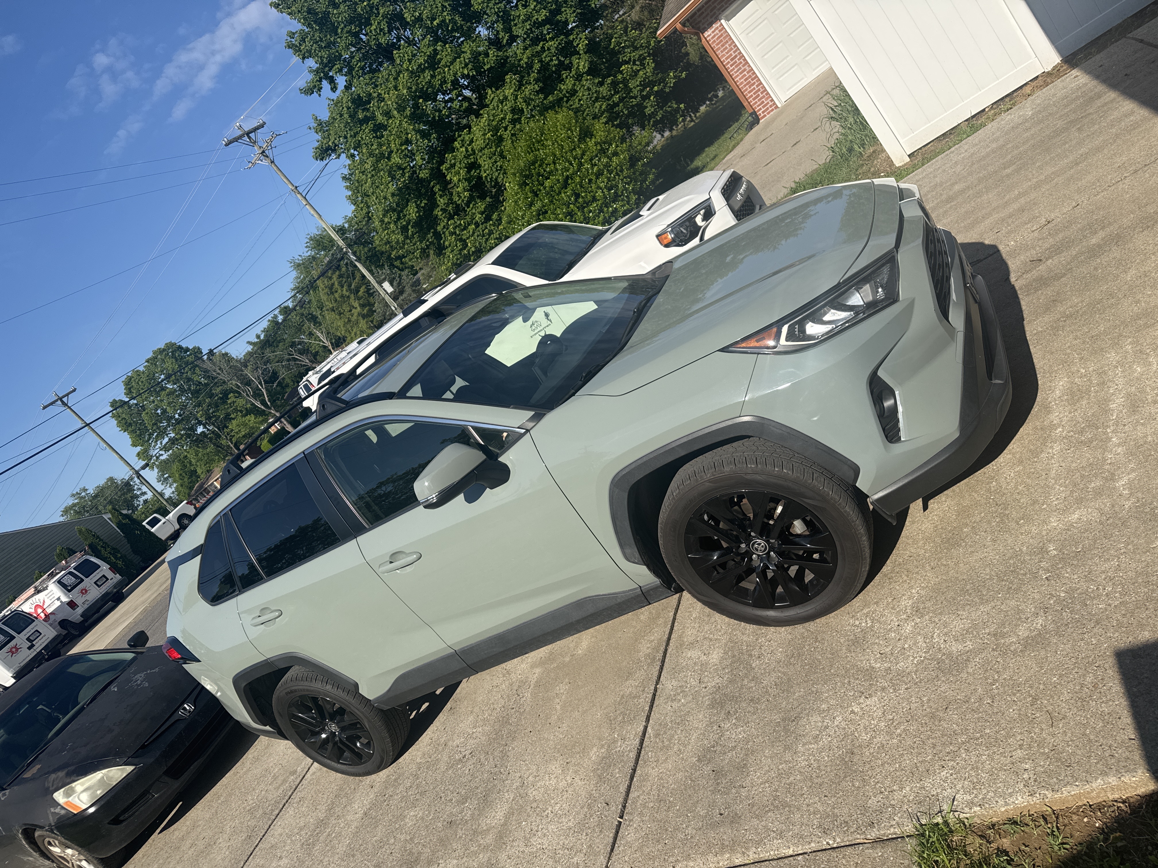 Used 2021 Toyota RAV4 XLE Premium FWD image 1