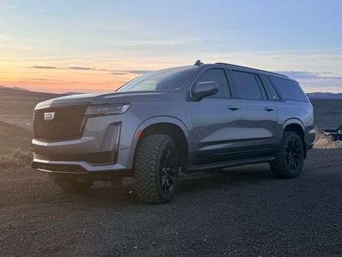 Used 2021 Cadillac Escalade ESV Sport Platinum image 4