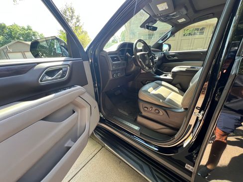 Used 2023 Chevrolet Suburban LT w/ LT Signature Plus Package AWD/4WD image 29