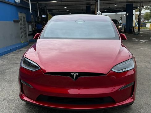 Used 2023 Tesla Model X Plaid image 4