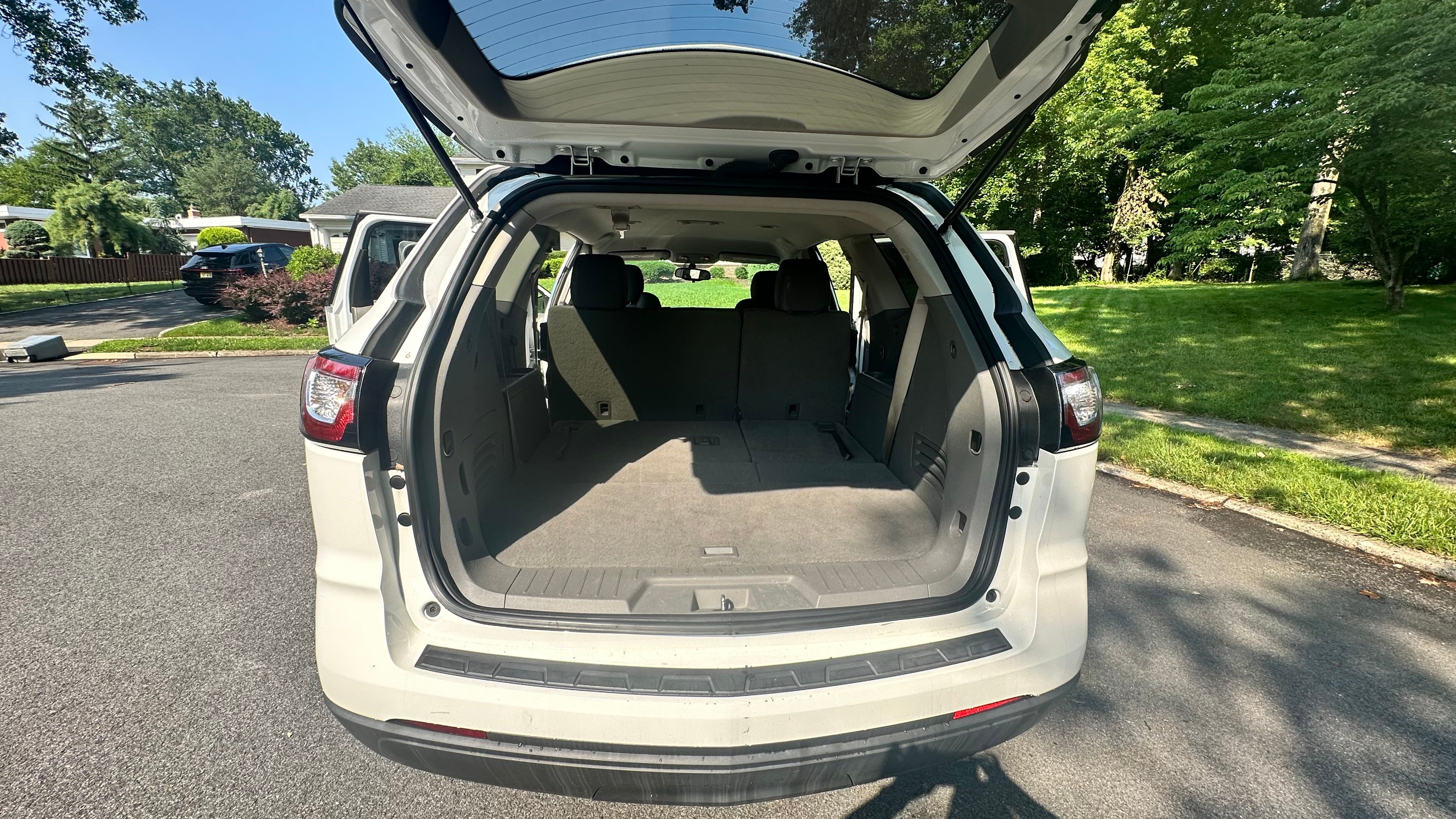 Used 2016 Chevrolet Traverse LS FWD image 11