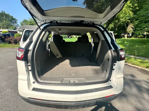 Used 2016 Chevrolet Traverse LS FWD image 11