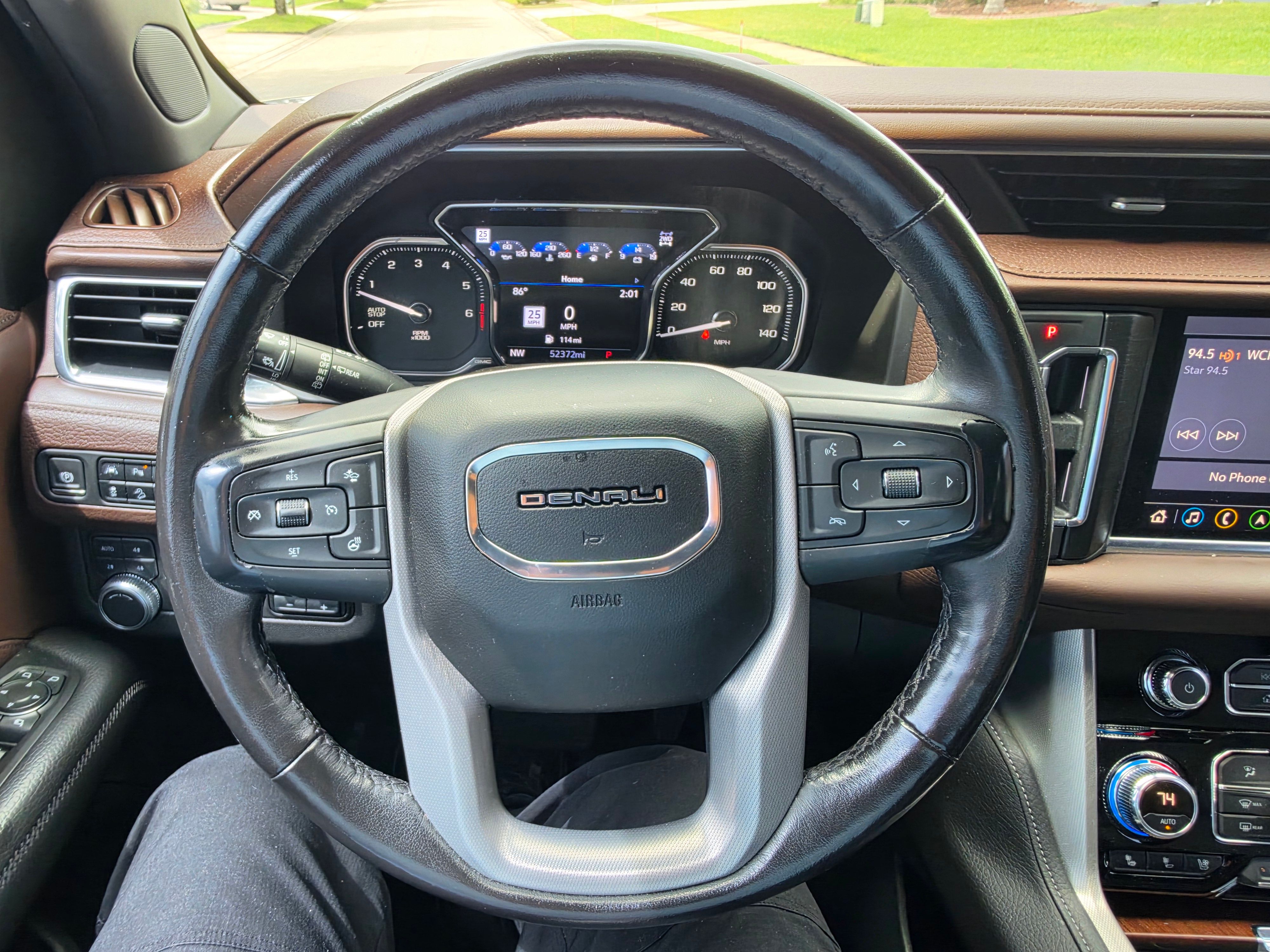 Used 2021 GMC Yukon Denali w/ Denali Premium Package AWD/4WD image 5