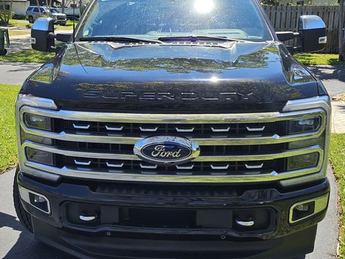 Used 2023 Ford F250 Platinum image 2