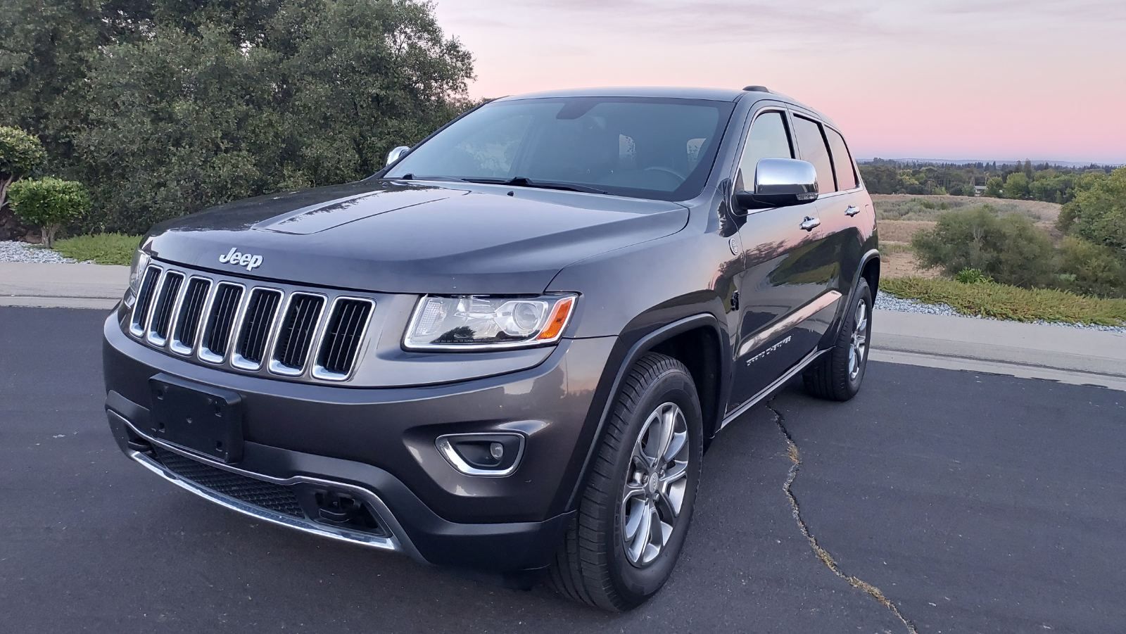 Used 2014 Jeep Grand Cherokee Limited AWD/4WD image 2