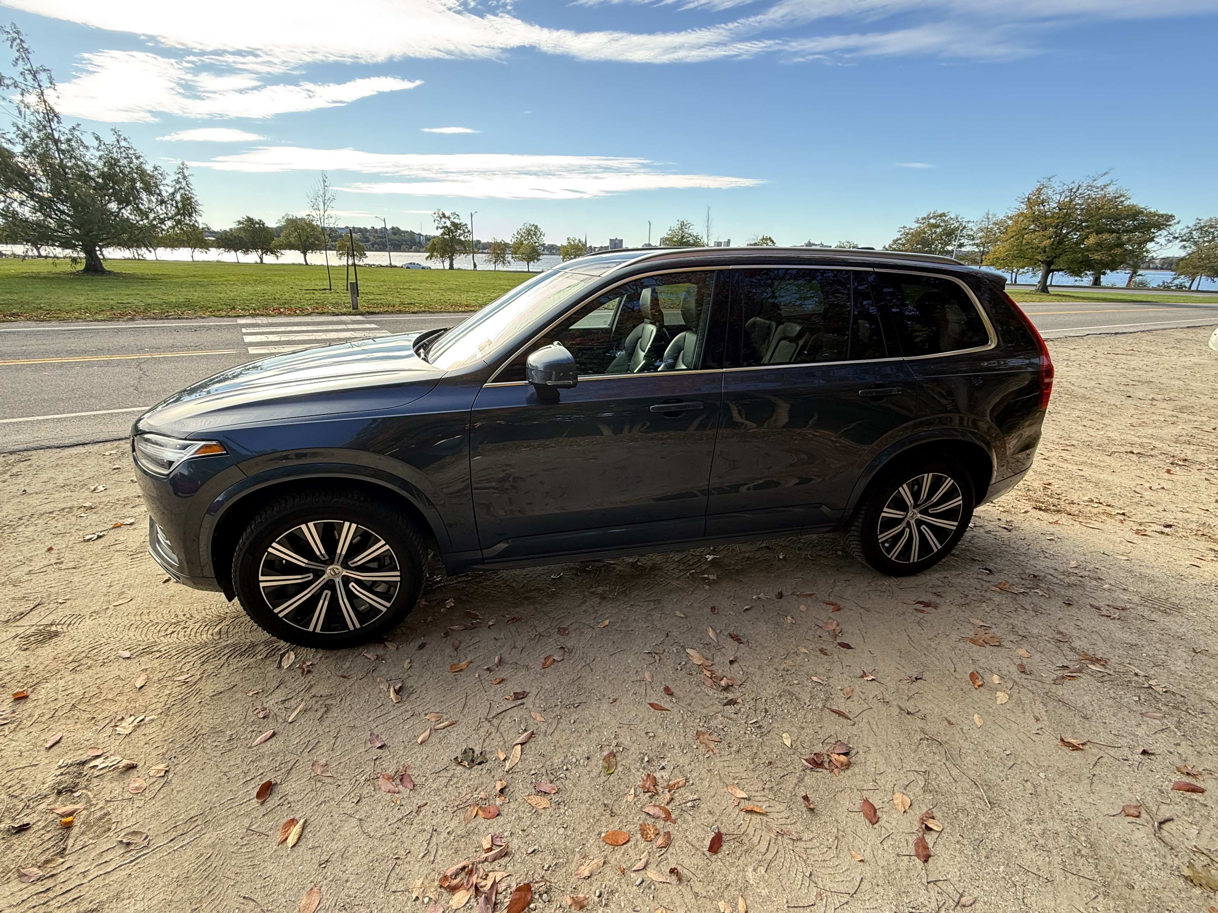 Used 2020 Volvo XC90 T5 Momentum AWD/4WD image 1