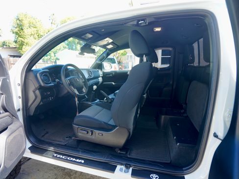 Used 2022 Toyota Tacoma TRD Sport image 18