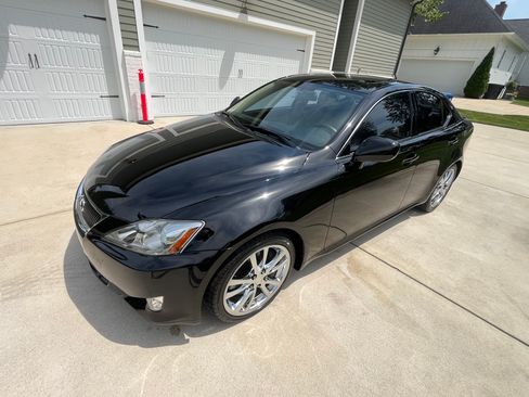 Used 2007 Lexus IS 350 w/ Luxury Plus Pkg RWD image 1