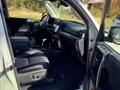 Used 2023 Toyota 4Runner TRD Off-Road Premium w/ Off Road Premium Plus Package image 16