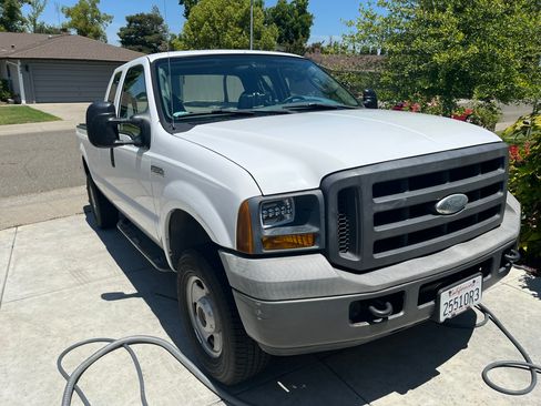 Used 2005 Ford F250 XL AWD/4WD image 2