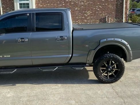 Used 2017 Nissan Titan SV image 2