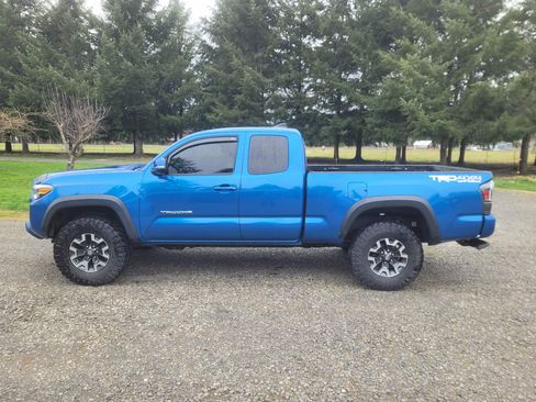 Used 2016 Toyota Tacoma TRD Off-Road w/ Premium & Technology Package image 5