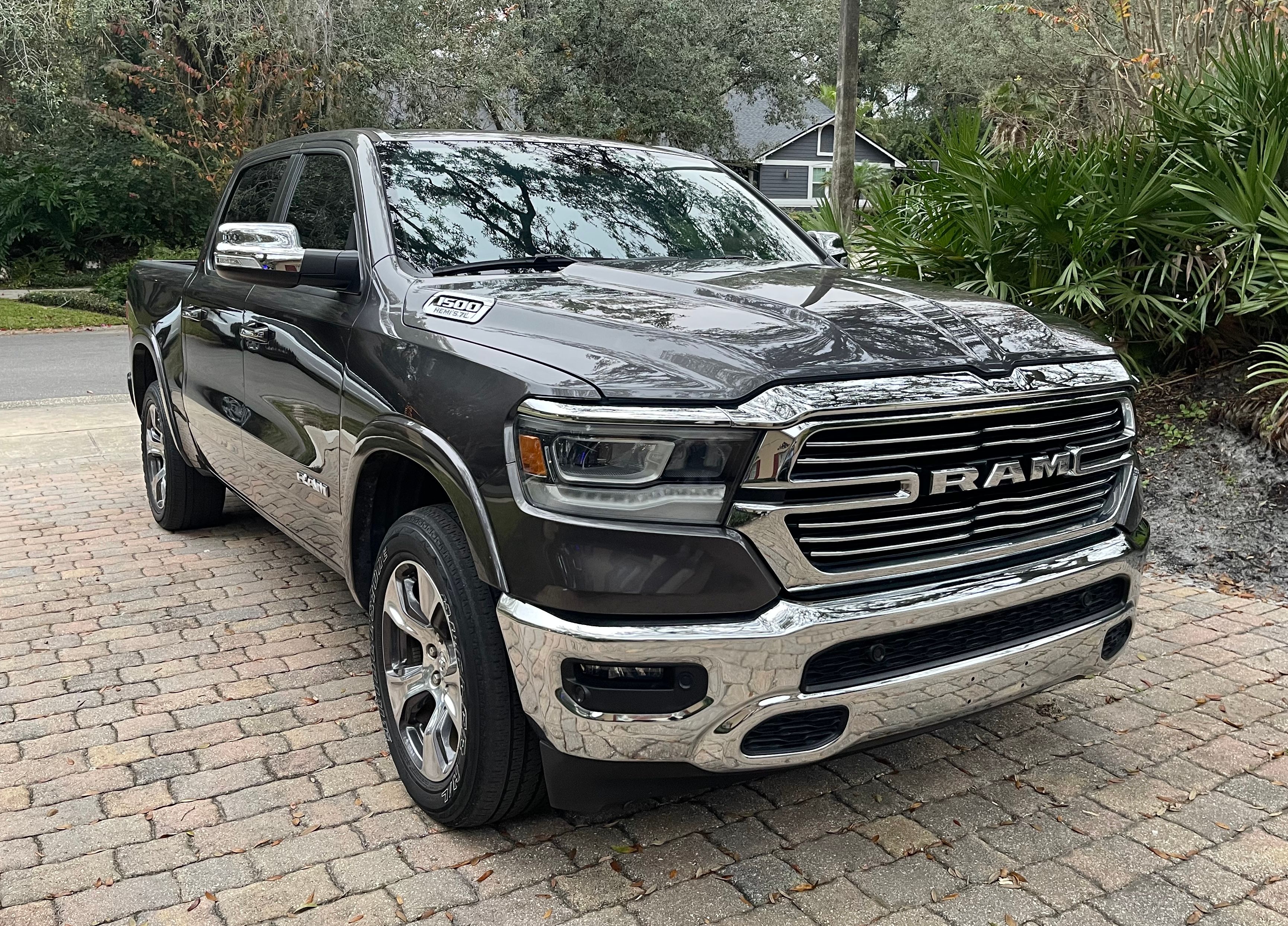 Used 2022 RAM 1500 Laramie AWD/4WD image 1