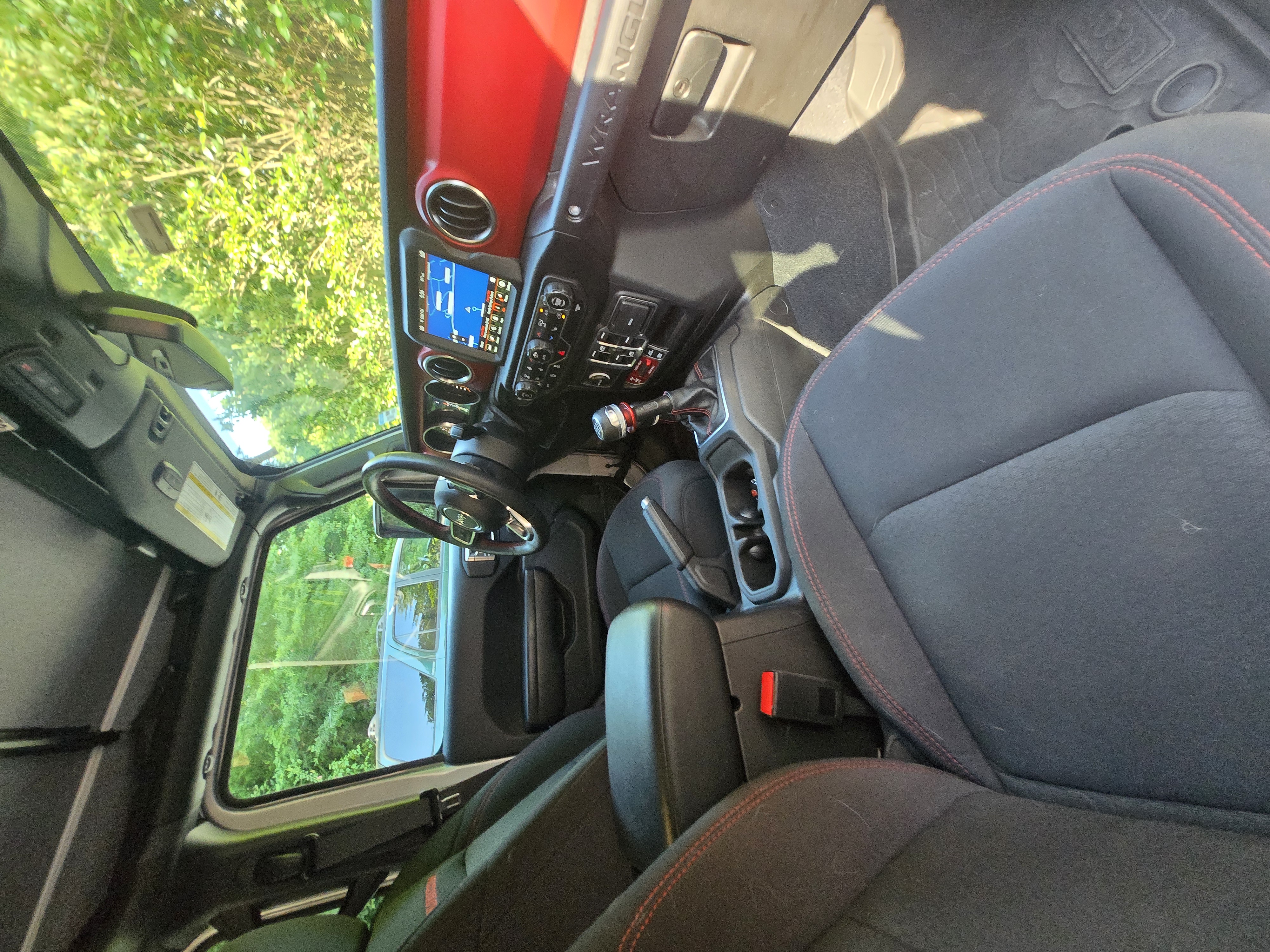 Used 2023 Jeep Wrangler Unlimited Rubicon w/ Cold Weather Group AWD/4WD image 15