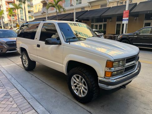Used 1998 Chevrolet Tahoe 4WD 2-Door w/ Preferred Equipment Group 2 image 4