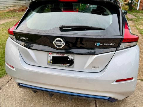 Used 2018 Nissan Leaf SV w/ SV All Weather Package FWD image 11