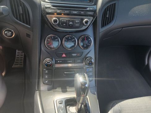Used 2013 Hyundai Genesis 3.8 image 10