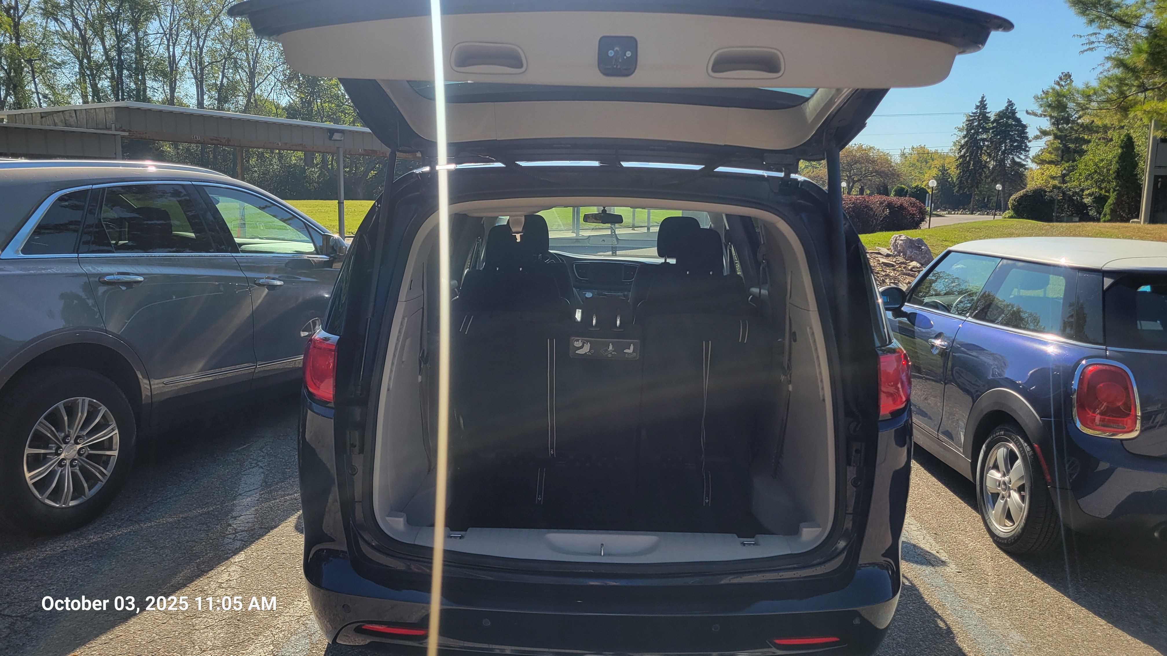 Used 2018 Chrysler Pacifica Touring w/ Security Group FWD image 23