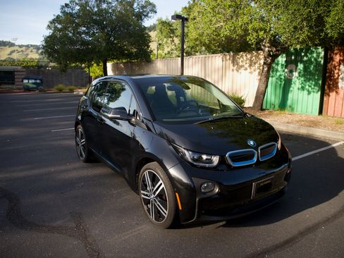 Used 2016 BMW i3 w/ Range Extender RWD image 2