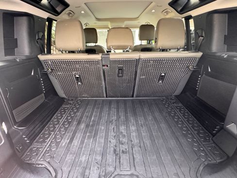 Used 2022 Land Rover Defender 110 S image 11