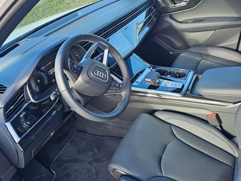 Used 2025 Audi Q7 3.0T Prestige image 12