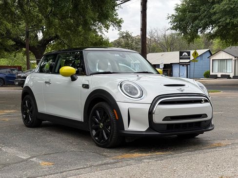 Used 2022 MINI Cooper SE image 1