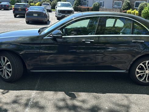 Used 2017 Mercedes-Benz C 300 4MATIC Sedan image 4