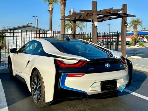 Used 2015 BMW i8 image 10