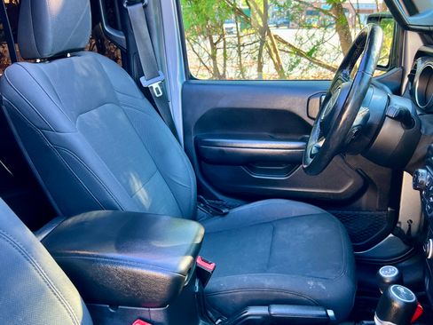 Used 2019 Jeep Wrangler Unlimited Sport S AWD/4WD image 13