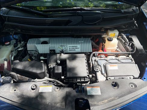 Used 2017 Toyota Prius V Three FWD image 8