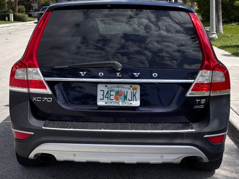Used 2016 Volvo XC70 T5 Premier w/ Proximity Package AWD/4WD image 2