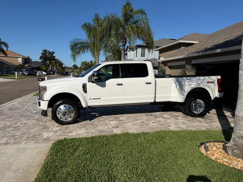 Used 2021 Ford F450 Platinum w/ FX4 Off-Road Package image 2