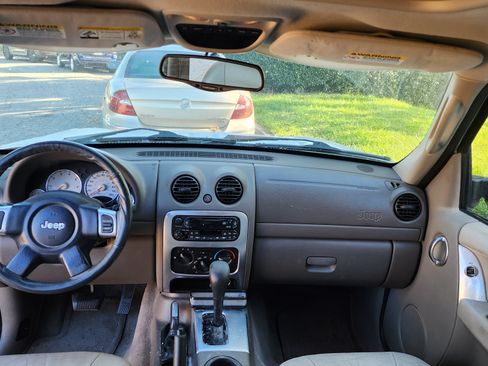 Used 2003 Jeep Liberty Limited image 15