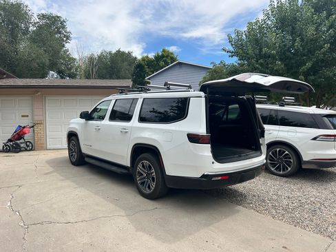 Used 2024 Jeep Wagoneer L Sport Utility 4D w/ Premium Group I image 4