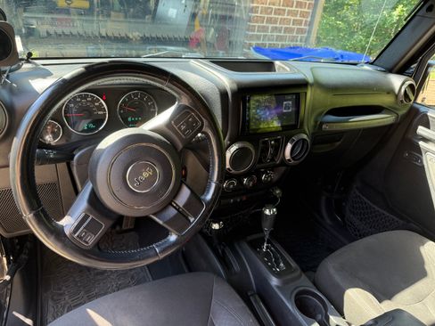 Used 2015 Jeep Wrangler Unlimited Sport w/ Quick Order Package 24S AWD/4WD image 11