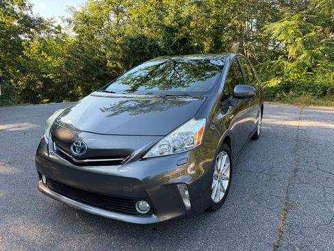 Used 2013 Toyota Prius V Five FWD image 6