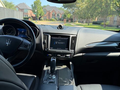 Used 2019 Maserati Levante GranLusso AWD/4WD image 15