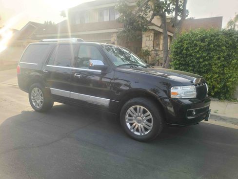 Used 2012 Lincoln Navigator 4WD image 5