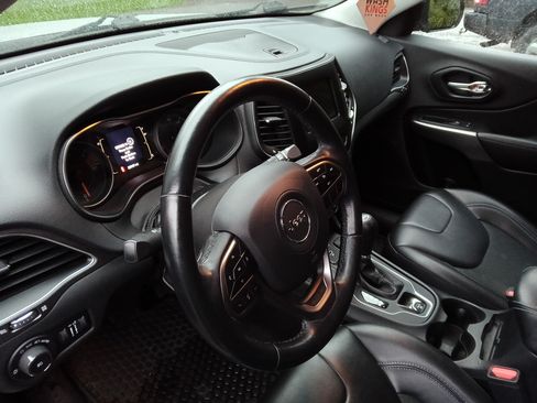 Used 2019 Jeep Cherokee Latitude Plus w/ Cold Weather Group image 15