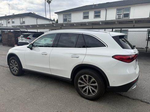 Used 2024 Mercedes-Benz GLC 300 4MATIC image 2