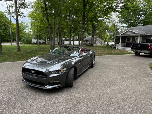 Used 2017 Ford Mustang GT Premium w/ Equipment Group 401A RWD image 2