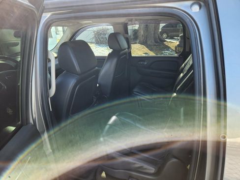 Used 2008 GMC Yukon XL SLT w/ SLT Preferred Equipment Group image 11