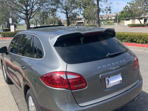 Used 2014 Porsche Cayenne Platinum Edition image 19