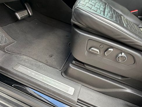 Used 2023 Cadillac Escalade ESV Sport Platinum image 8