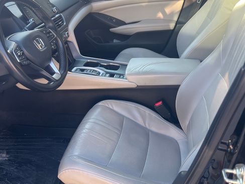Used 2018 Honda Accord Touring image 5