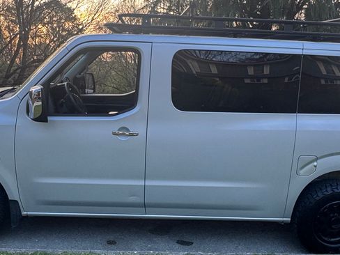 Used 2015 Nissan NV 3500 SL w/ Technology Package image 6