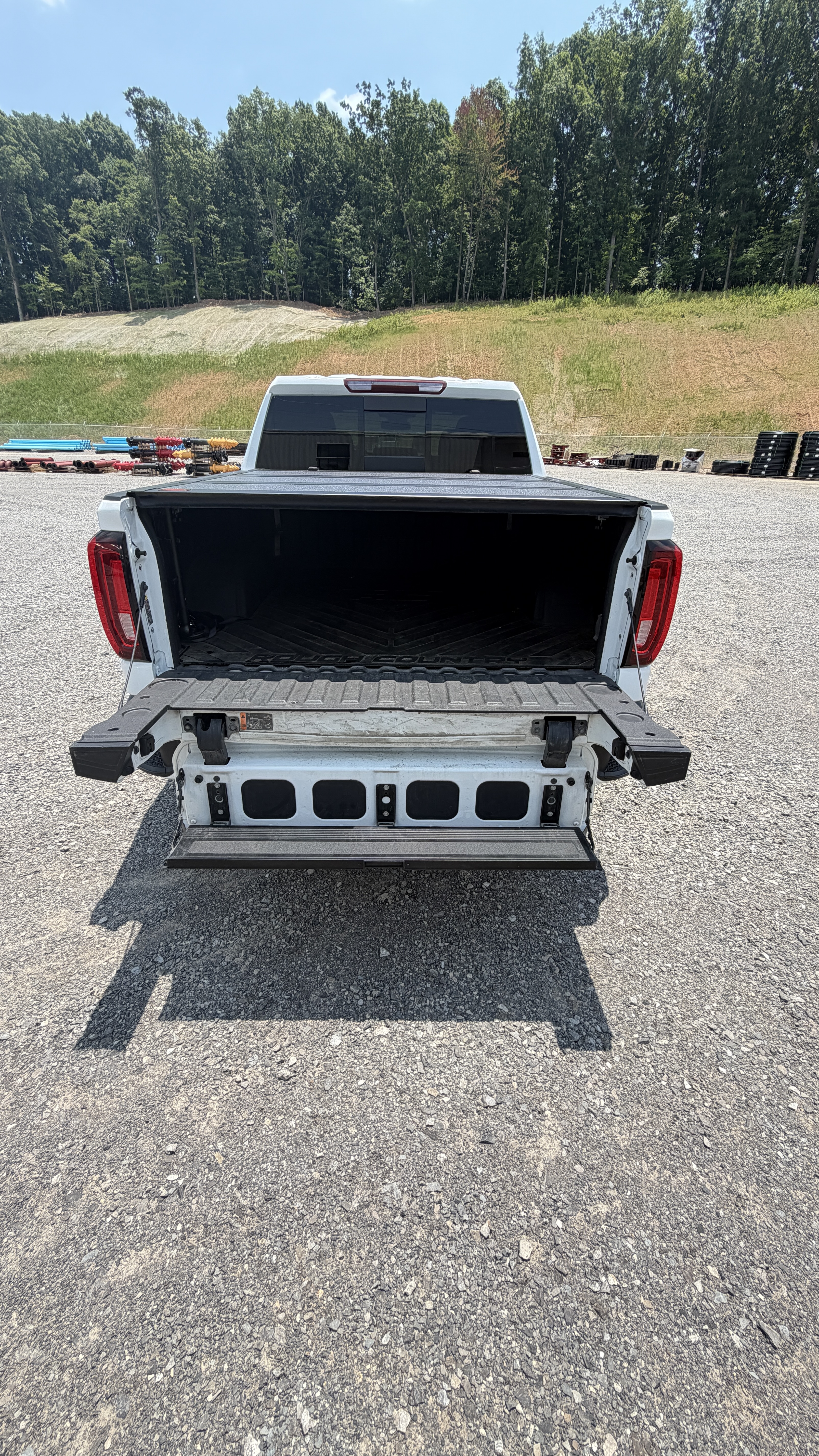 Used 2023 GMC Sierra 1500 AT4 w/ AT4 Preferred Package AWD/4WD image 8