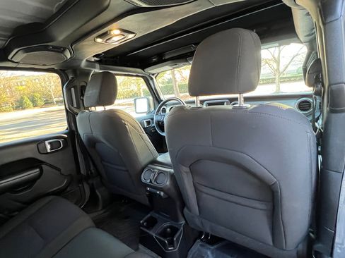 Used 2021 Jeep Gladiator Sport image 15