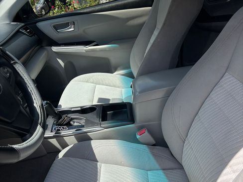 Used 2015 Toyota Camry LE image 16
