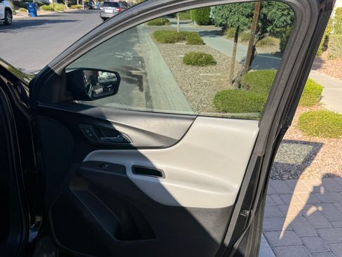 Used 2019 Chevrolet Equinox LS FWD image 28